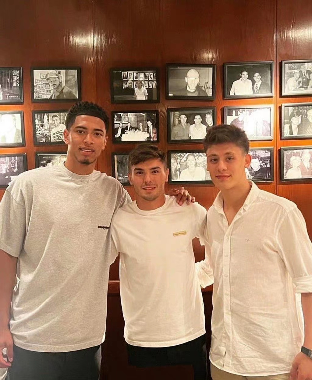 El Real Madrid capta ayudas para la nueva temporada, la afición se prepara para el partido y anima a los blancos El Real Madrid capta ayudas para la nueva temporada, la afición se prepara para el partido y anima a los blancos